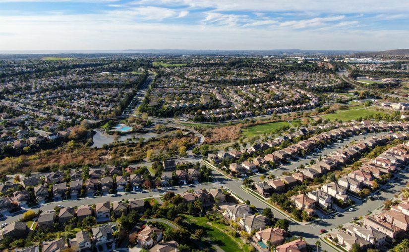 Firmy dostarczają wieloraki arsenał pokryć dachowych, zrealizowanych z różnorodnych artykułów o fenomenalnych specyfikach.